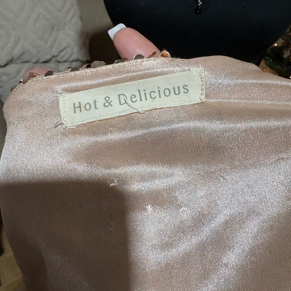 Hot & Delicious Sequin Top - Size M - Picture 4 of 5